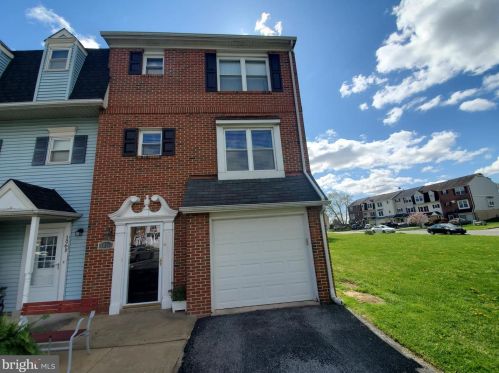 1071 Old Forge Rd, New Castle, DE 19720-5426