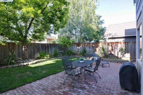 2849 Whitney Dr, Pleasanton CA  94566-8723 exterior