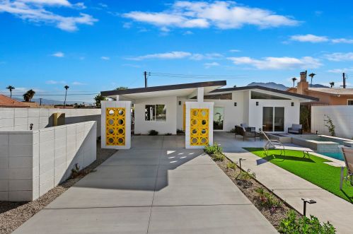 52152 Avenida Alvarado, La Quinta CA  92253-3229 exterior