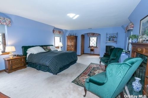 16 Buckingham Pl, Great Neck, NY 11021-4533