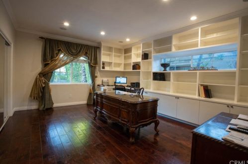 4226 Sepulveda, Van Nuys CA 91402-4305 exterior