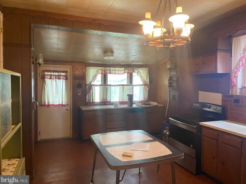 551 Buttonwood St, Norristown, PA 19401-4204