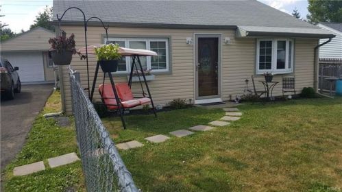 17 Hurd Ave, Garnerville, NY 10923-1805