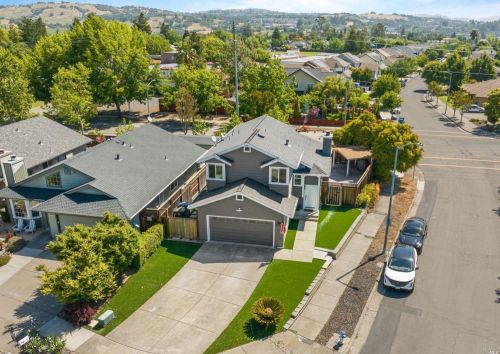3462 Walnut Grove St, Santa Rosa, CA 95403-7407