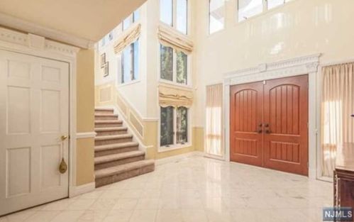 33 Rozmus Ct, Allendale, NJ 07401-2233