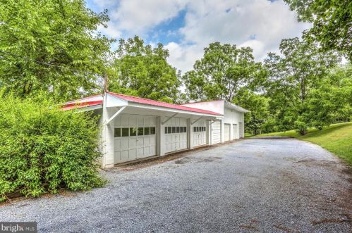 210 Hoernerstown Rd, Hummelstown PA  17036-9503 exterior