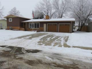 602 Forest Rd, Minot, ND 58701-3652
