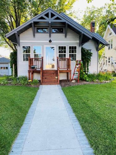 1109 Mclean Ave, Tomah, WI 54660-2521