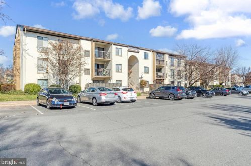 607 Center St, Herndon, VA 20170-5007