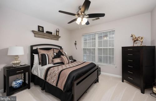 7226 Lyndam Hill Cir, Lorton VA  22079-4509 exterior