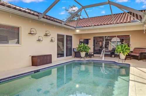 95 12th Ave, Naples FL  34120-3353 exterior