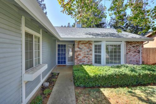 6318 Laguna Villa Way, Elk Grove, CA 95758-4732