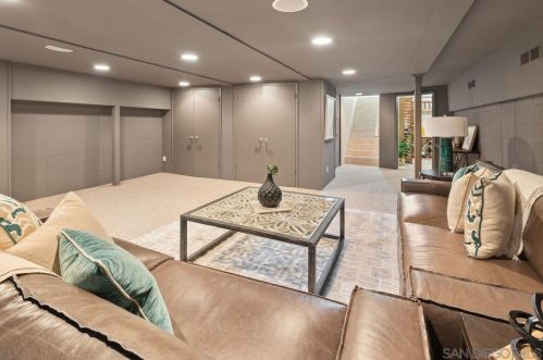 3328 Crown Pt Dr, San Diego CA 92109-6711 exterior