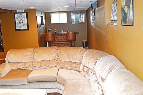 9 Rolling Hills Dr, Panamoka NY  11961-2305 exterior