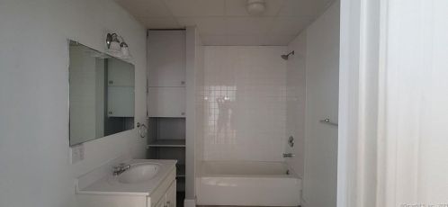 390 Charles St, Bridgeport CT  06606-5651 exterior