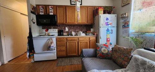 8121 Daly Rd, Cincinnati OH 45231-5702 exterior