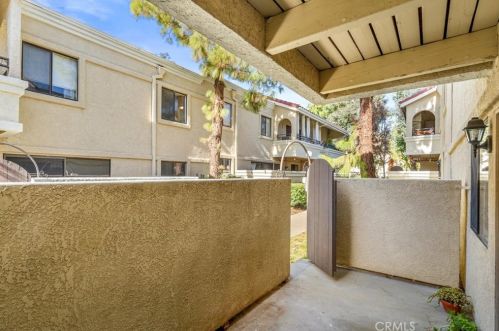 18802 Mandan St, Santa Clarita, CA 91351-3716