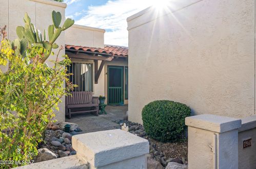 7969 Sabino Sunrise Cir, Tucson, AZ 85750-9755