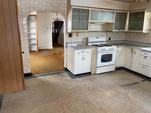 604 Irving St, Vandergrift, PA 15690-1410