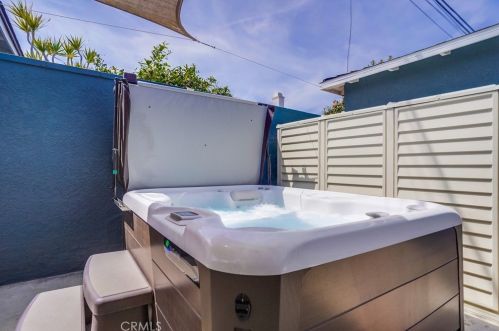 3753 Snowden Ave, Long Beach CA  90808-2226 exterior