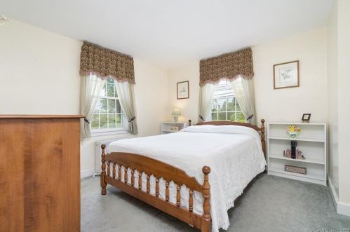 433 Newfield St, Middletown CT 06457-1830 exterior