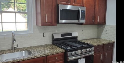 1659 Straight Path, Wheatley Heights NY  11798-1903 exterior