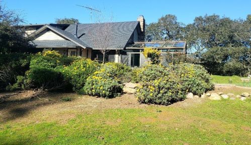 800 Seely Ave, Aromas, CA 95004-9510