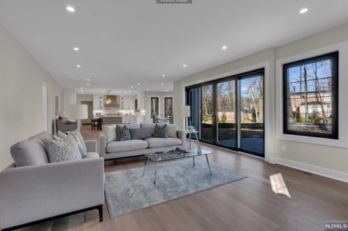 39 Pinehill Dr, Upper Saddle River NJ  07458-1927 exterior