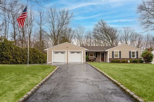 3 Alfred Ln, San Remo, NY 11754-5012