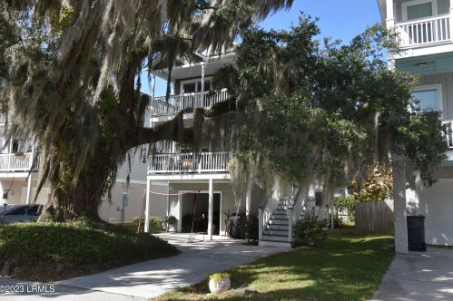 8 Island Breeze Ln, Beaufort, SC 29907-1678