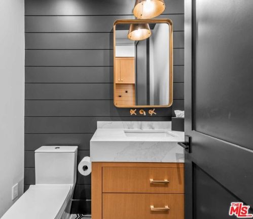 12226 Huston St, North Hollywood CA  91607-3617 exterior