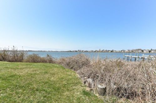 31 Sunset Shore Dr, South Kingstown RI  02882-5426 exterior