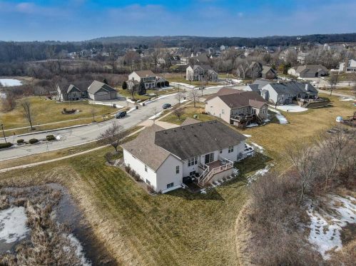 404 Brockway Dr, Mukwonago, WI 53149-9423