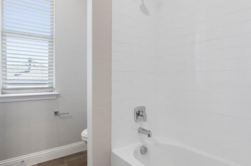 1105 Whispering Hills Dr, Midlothian TX  76063-6603 exterior