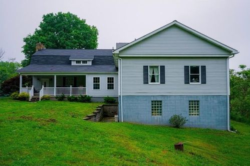 105 Tate Rd, Hookstown, PA 15050-1235