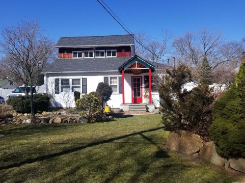 17 Holly St, South Setauket, NY 11720-1728