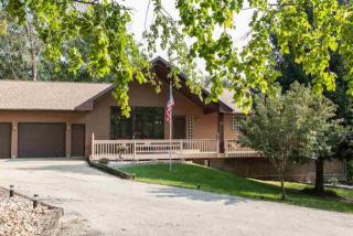 2785 Holly Ct, Swisher, IA 52338-9425