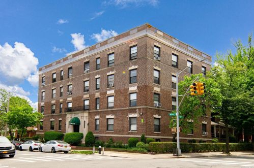 84-02 Beverly Rd, Jamaica NY  11415-1324 exterior