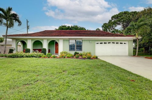 2296 Edison Cir, Fort Pierce, FL 34953-2919