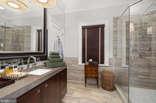 3210 R St, Washington DC  20024-3419 exterior