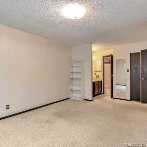 5025 Blackhawk Way, Denver CO 80239-3745 exterior