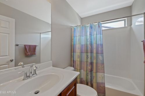 3272 Meadowview Dr, Gilbert AZ 85298-4001 exterior