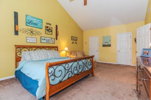 16 Patricks Ct, Wallingford CT  06492-2692 exterior