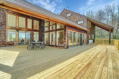 5 Peach Tree Ln, Warwick NY  10990-3133 exterior