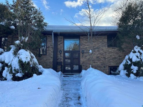 136 Farley Ln, Duluth, MN 55803-1525