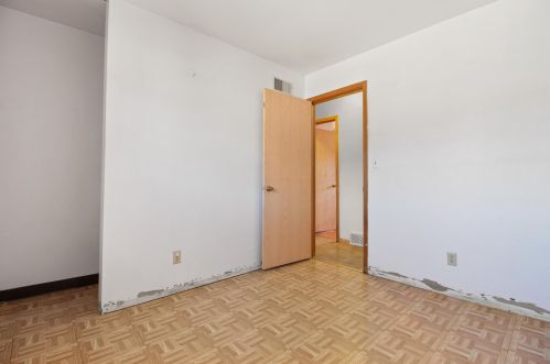 5515 Honey Crk Dr, Milwaukee WI 53221-4012 exterior