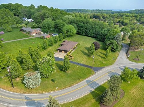 1702 Ridge Rd, Jeannette PA  15644-9794 exterior