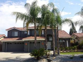 1829 Serena Ave, Fresno, CA 93720-1955