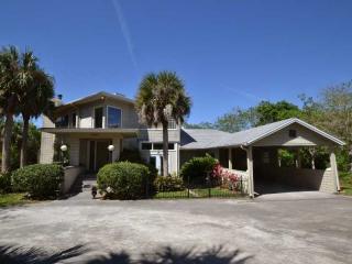 11615 Roseland Rd, Sebastian, FL 32958-3904