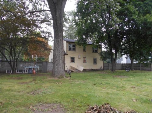 429 Elm St, Windsor Locks CT  06096-1604 exterior